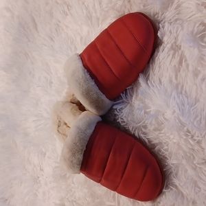 Vionic Women's Josephine Puffy Plush Faux Fur Slip On Slipper Size 9, EUC